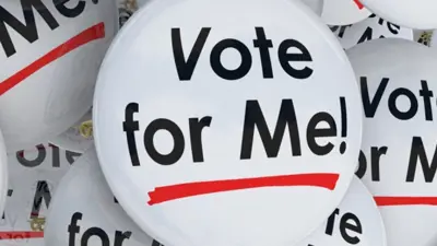 Buttons saying Vote for Me!