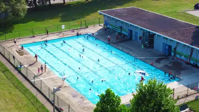 An overhead photo of F.H. Leslie outdoor public pool and the pool building.